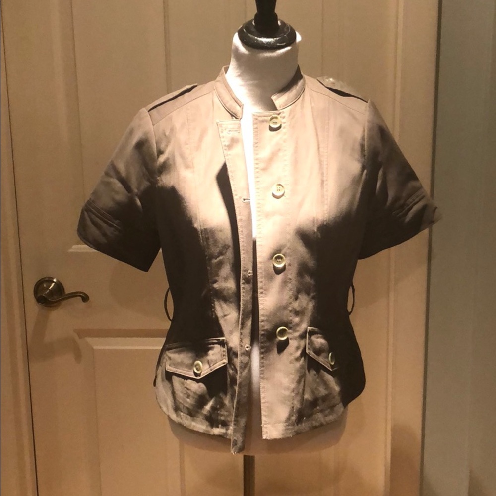 Short sleeve blazer